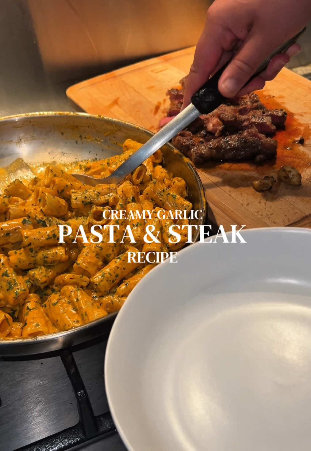 Creamy Garlic Pasta with Steak