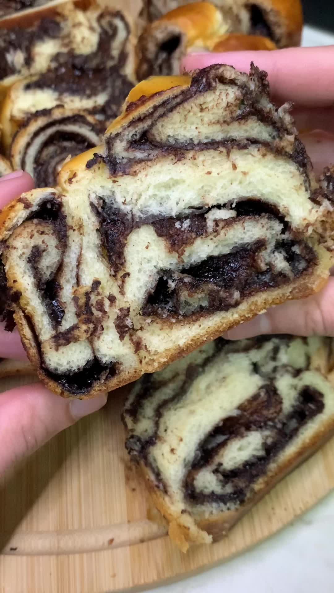 Cozonac cu cacao și ciocolată