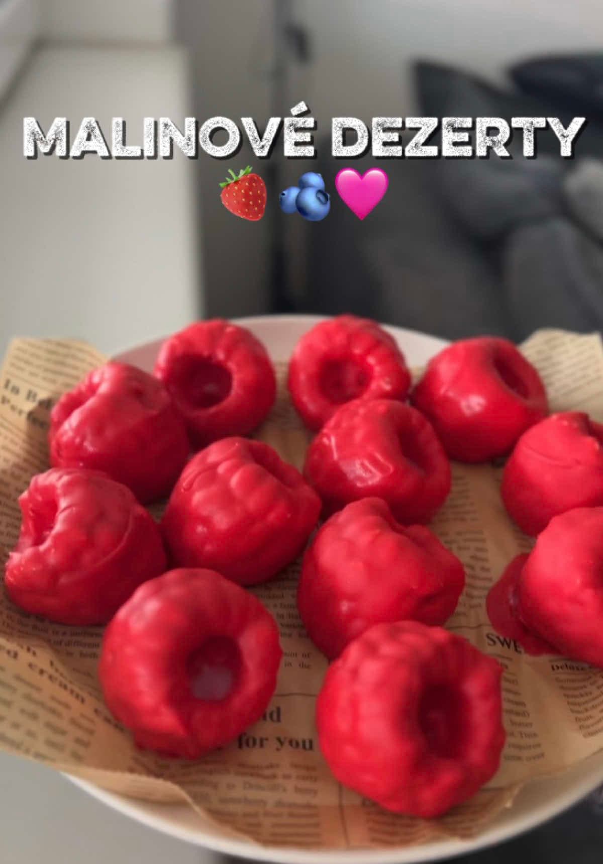 3D malinové dezerty s vanilkovou ganache