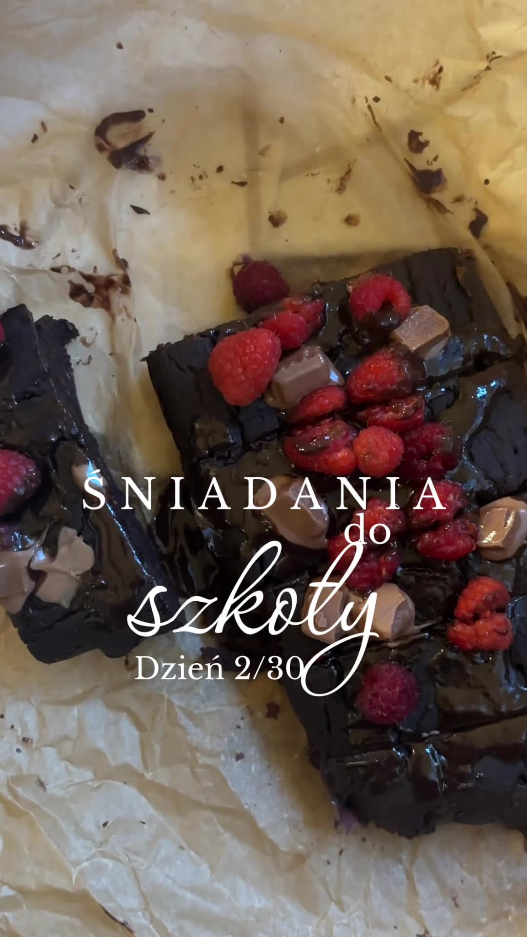 Brownie z soczewicy i malinami