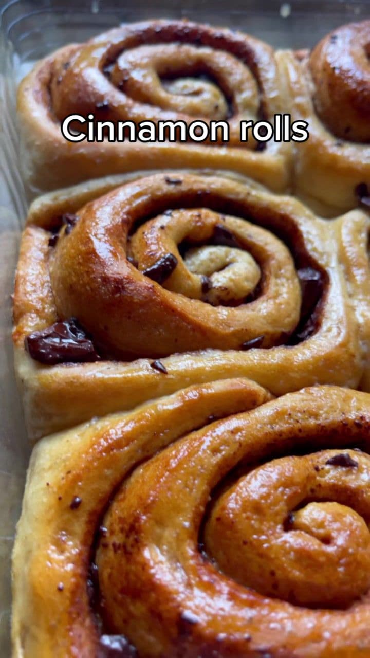 CINNAMON ROLLS🍩