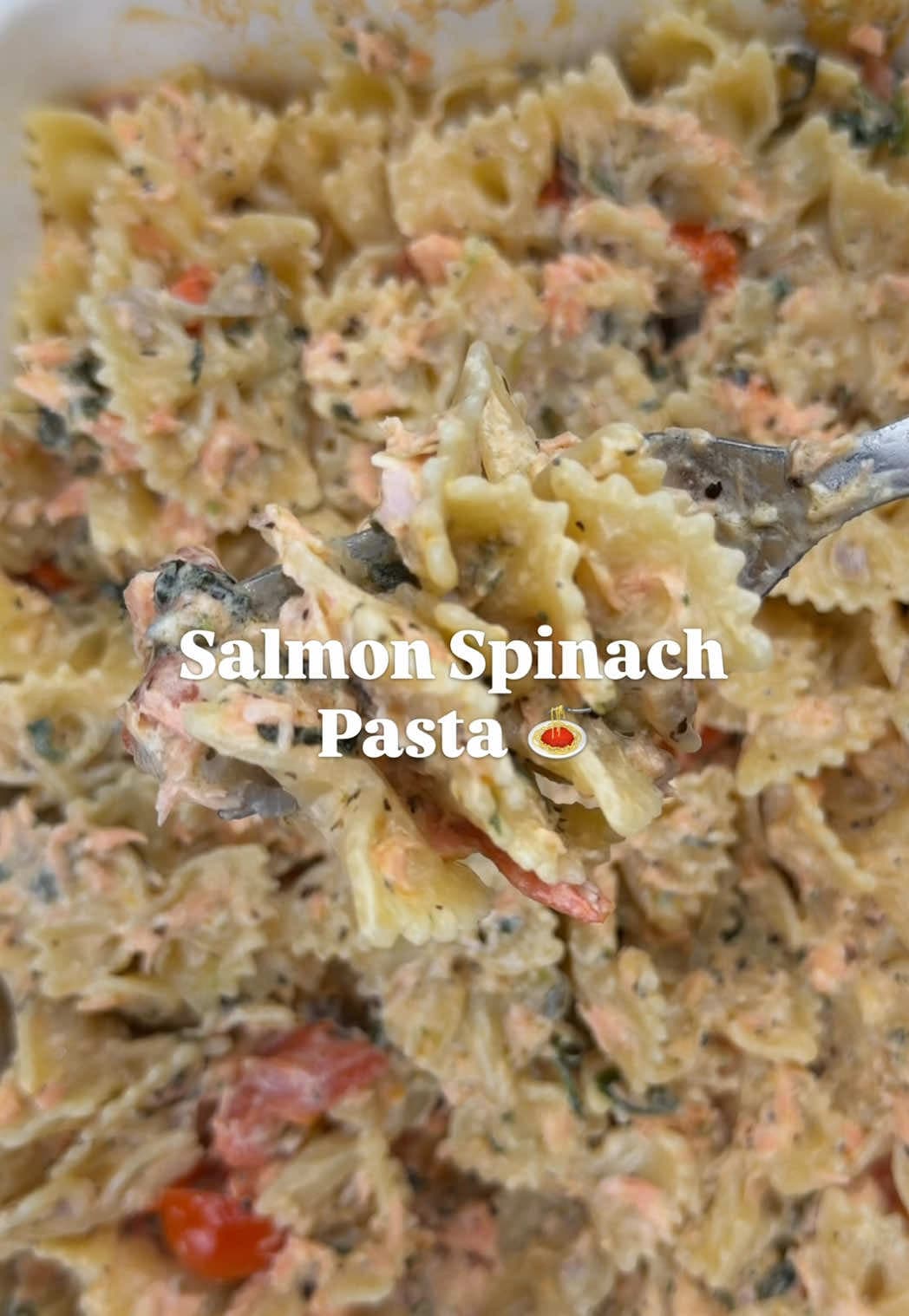 Cremet bagt laks og spinat pasta