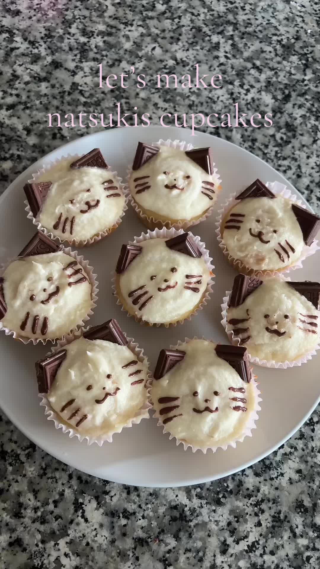 Сладкие капкейки с ванильной глазурью