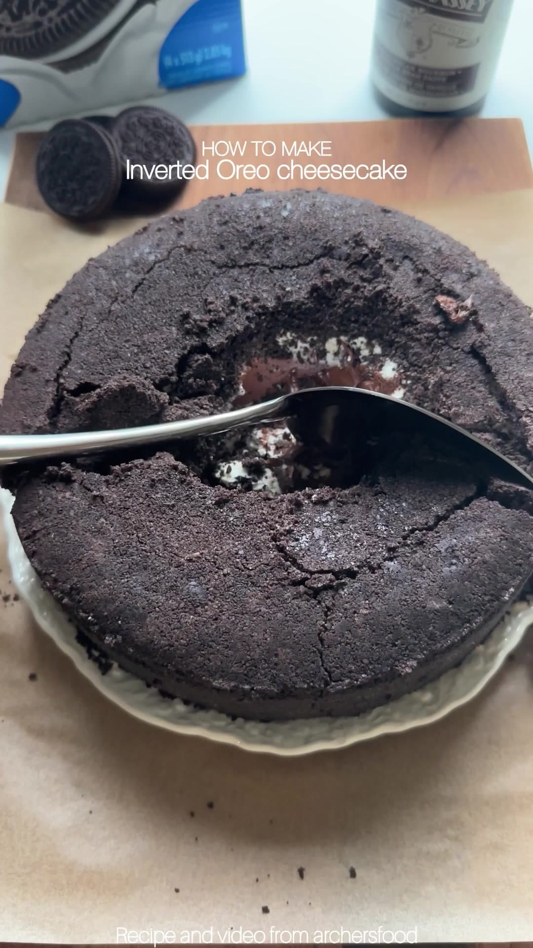 Cheesecake Oreo senza forno capovolto