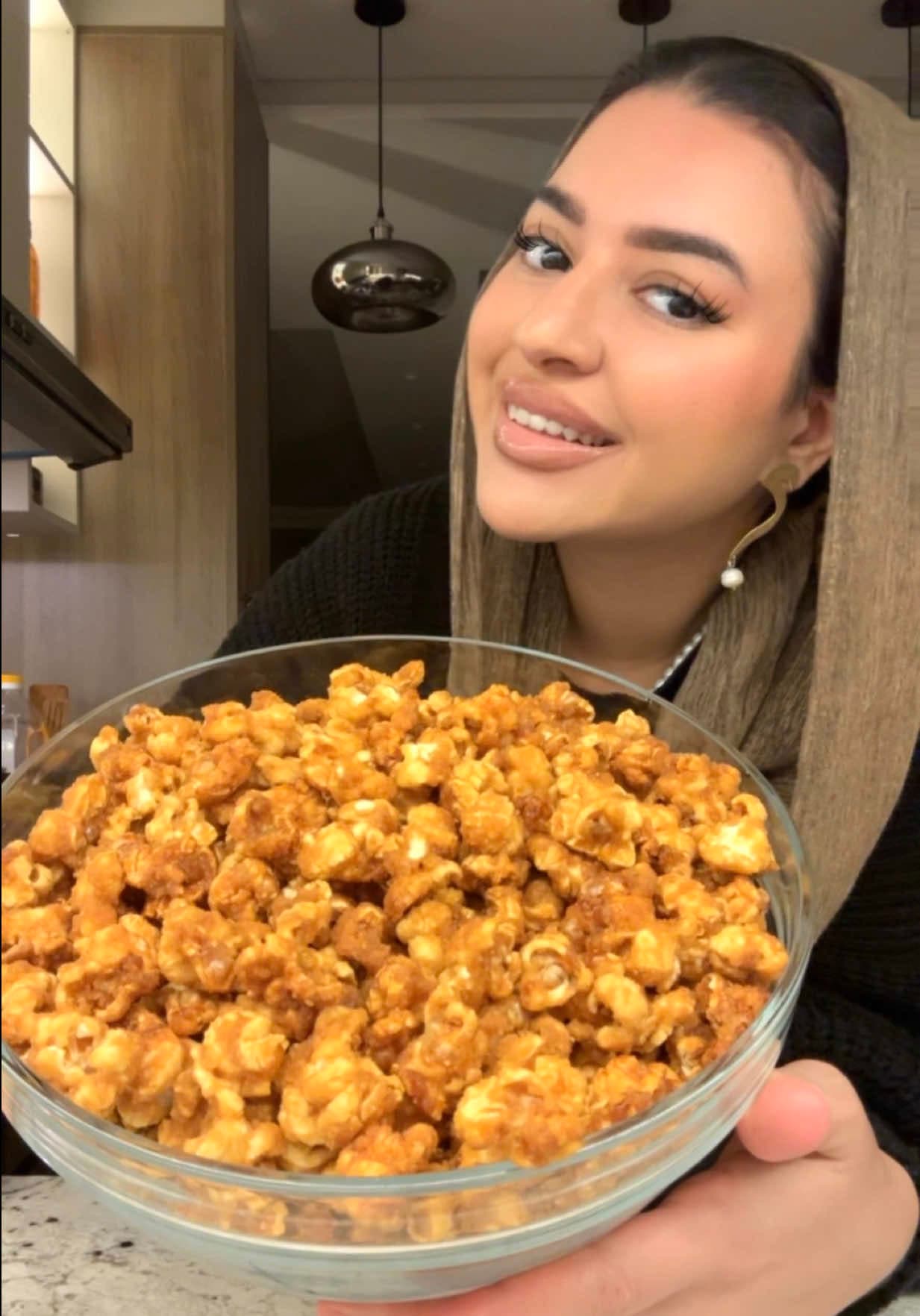 The BEST caramel popcorn for your movie nights