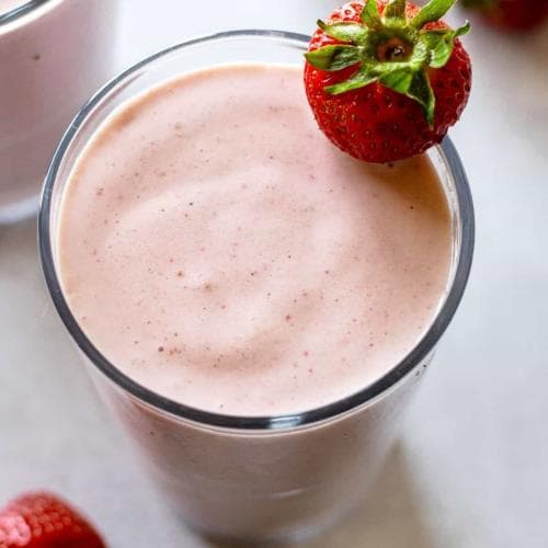 High-Protein Strawberry Banana Smoothie with Greek Yogurt
