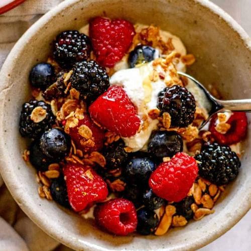 Quick and Easy Greek Yogurt Bowls with Berries