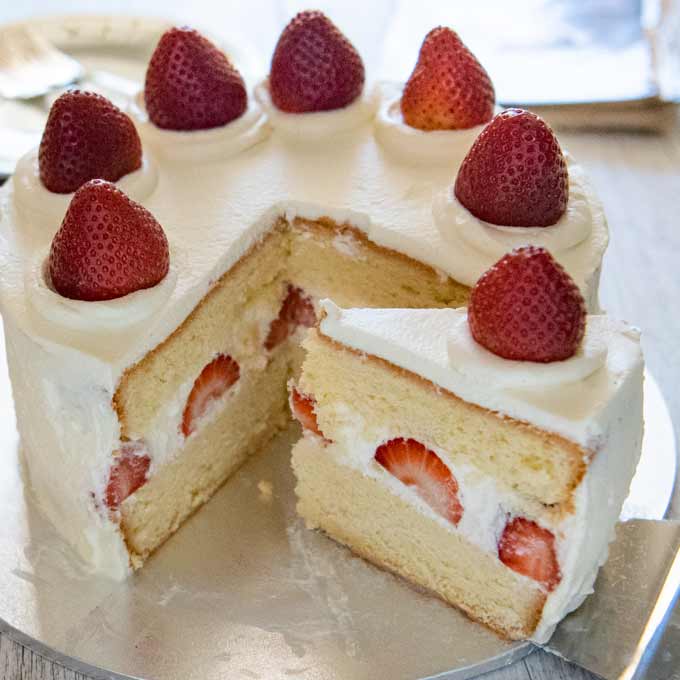 Japanese Strawberry Sponge Cake (Strawberry Shortcake)